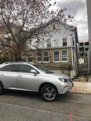 Bright Airy 2 Bedroom Entire House Near LGA